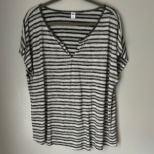 Striped Black and White Women's Top Old Navy xxl